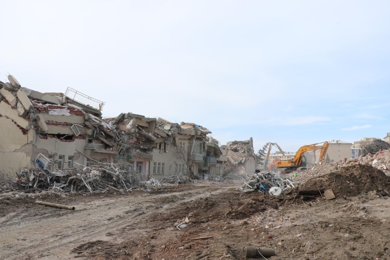 AFAD, Trk Kzlay ile Sosyal Yardmlama ve Dayanma Vakflarnca deprem blgesine 222 milyon 11 bin 887 lira tutarnca ayni yardm yapld.  