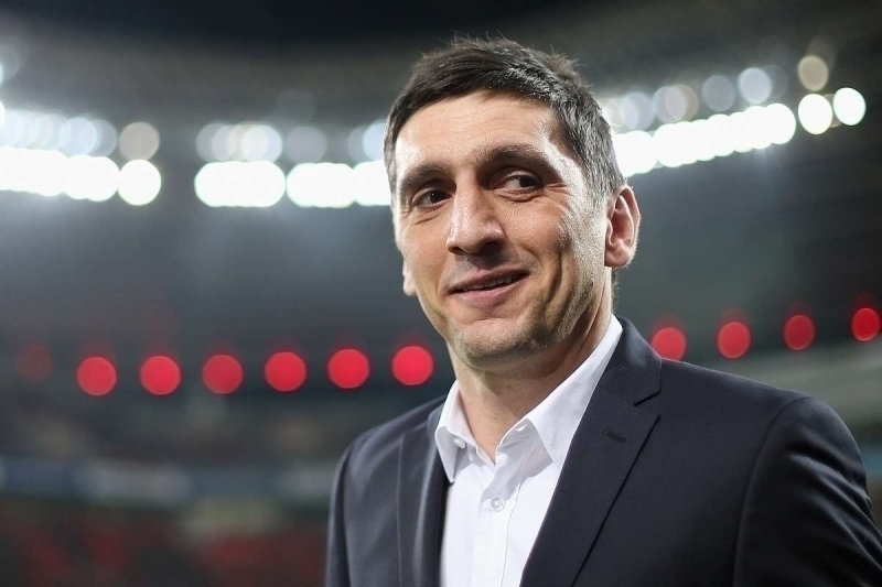 Kariyerinde daha nce Hannover, Kaiserslauten, Bayer Leverkusen ve Stuttgart gibi kulplerde grev alan Tayfun Korkut’un