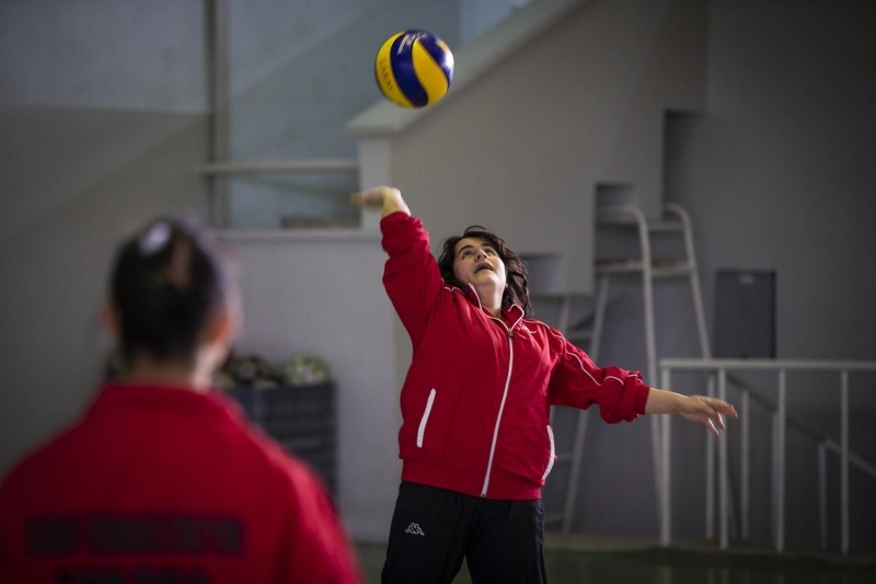 Jimnastie gnl veren Aysel, zerinde ok emei bulunan antrenrne teekkrlerini ileterek, 'Jimnastikte birincilii kazannca ok mutlu olmutum. Mutluluktan aladm. Hepsi retmenim sayesinde.' ifadelerini kulland.