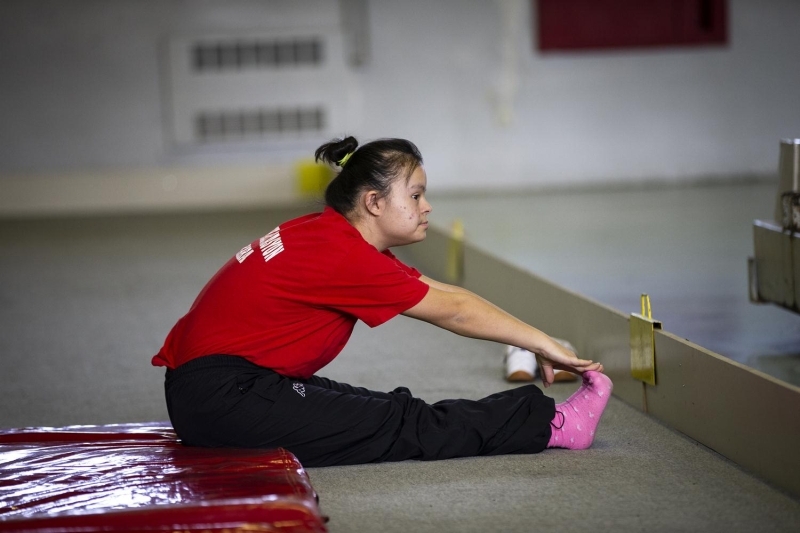 Yaklak 6 yldr lisansl kayak olduunu belirten Elif ise 'Kayak yapmay, paten kullanmay bilmiyordum. Hepsini hocam sayesinde rendim. 2015'te Trkiye ikincisi, 2016'da Trkiye birincisi oldum. Ondan sonra da hep Trkiye ikinciliklerim oldu. Kayak ok zevkli. ok mutlu oluyorum. En ok mzik dinleyerek kayak yapmay seviyorum.' diye konutu.