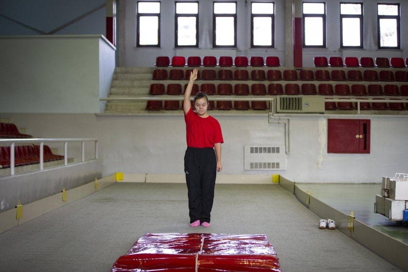 Ayn zamanda anaokulunda yardmc personel olarak almann, ocuklarla i ie olmann kendisini ok mutlu ettiini anlatan Elif, 'Arkadalarm asla umutlarn kaybetmesin, pes etmesinler. Baarabileceklerine inansnlar.' nerisinde bulundu.