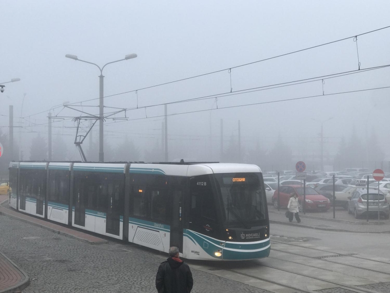 Kentte sabah etkisini gsteren sis nedeniyle gr mesafesi yer yer 30 metreye kadar dt.