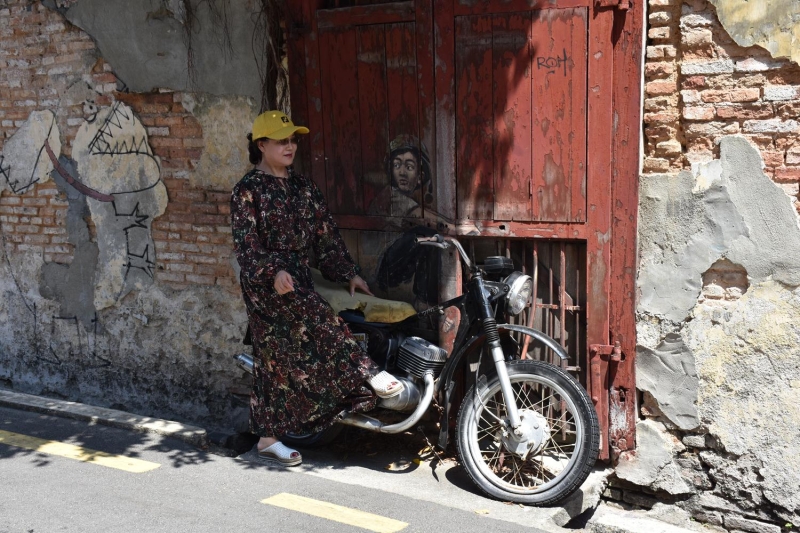 inlilerin 15. yzyldan bu yana George Town ve Penang eyaleti genelinde varlk gstermesi sebebiyle George Town, in kltrne ait ok sayda unsuru barndryor.  1645'te ina edilen Malezya'nn en eski Budist tapna Cheng Hoon Teng ve 1904'te yapm tamamlanan lkenin en byk Budist tapna Kek Lok Si, ehirdeki in kltrne ait nemli semboller arasnda.