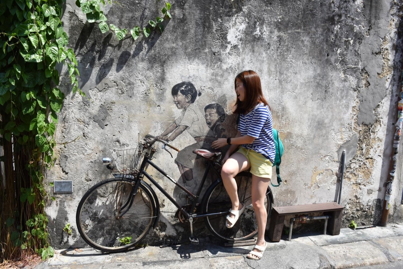 Farkl kltrlerden unsurlar barndrmasnn yan sra George Town ayn zamanda bir sanat ehri olarak gze arpyor.