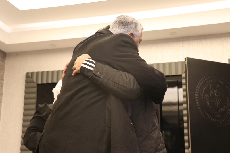 Anne Hacire Akar'n ardndan Hatice Ceylan, 4 yl nce daa karlan olu Cafer'e, Hsniye Kaya, terr rgt PKK'nn Irak'taki kamplarndan kaarak gvenlik glerine teslim olan kz Mekiye Kaya'ya, babaanne Halime Kadran torunu brahim Halil Kadran'a, baba Metin Aan oluna, baba Nizamettin ve anne Aslhan Erefolu 5 yllk hasretin ardndan oullarna, anne Gevriye Ayhan da 5 yl sren ayrln ardndan gvenlik glerine teslim olan kz Pelda'ya kavumutu.  