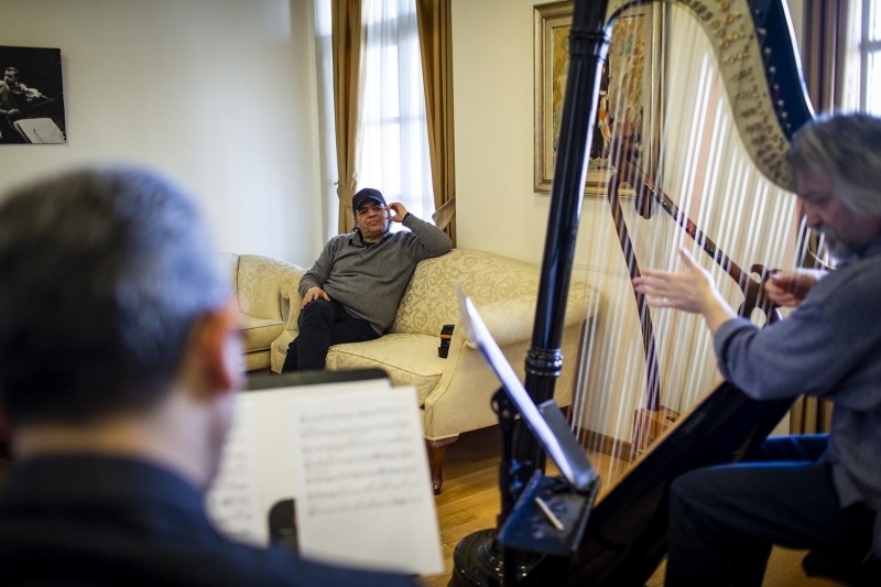 Akyol, konertoyu 12 Mart'ta Bursa Devlet Senfoni Orkestras, ardndan da dier ehirlerdeki Devlet Senfoni Orkestralaryla alacaklarn syledi.