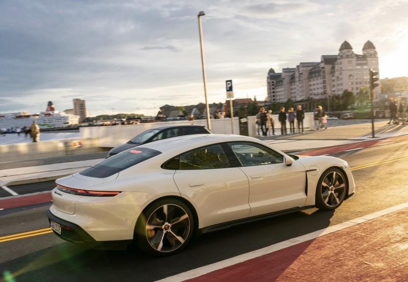 2020 Porsche Taycan Turbo S