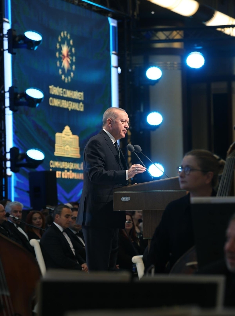 Bakan Erdoan, 'Bugn lkemiz ve Ankara’mz iin gerekten tarihi bir ana ahitlik ediyoruz. Cumhurbakanl Millet Ktphanemizin al vesilesiyle sizlerle beraber olmaktan byk bir memnuniyet duyuyorum.' dedi.  