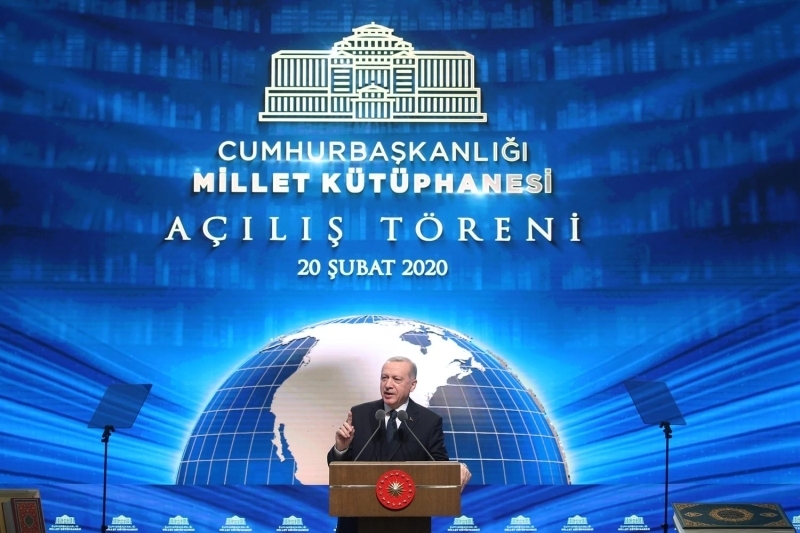 Ktphanenin yurt iinden ve 134 farkl dilde kitap ak ile zenginleerek, ok farkl disiplinlerden 4 milyon adet basl esere kavutuunu belirten Erdoan, 'Bugn aln yaptmz Millet Ktphanesi ile klliyemizi tamama erdirmi oluyoruz.' eklinde konutu.