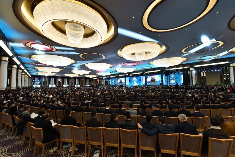 Tarihteki 16 Trk devletini temsilen 16 stunun bulunduu Cihannma Salonu, 3 bin 500 metrekare alanda, 224 kiilik oturma kapasitesi ve 200 bin kitaptan oluan koleksiyona sahip. Salonun kubbesinde, Alak suresinin 'O, kalemle yazmay retendir, insana bilmediini retendir' eklindeki 4. ve 5. ayetleri yer alyor.  