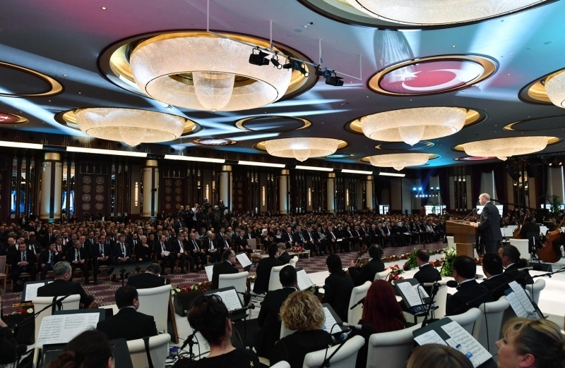 Dileri Bakanl Kltr leri Genel Mdrl ile yrtlen almayla Trkiye'nin yurt d temsilciliklerinin bulunduu tm lkelerden getirilen, ilgili lkenin kltr, tarih konularn ieren kitaplar, ktphanenin Cihannma Salonu'ndaki 'Dnya Kitapl' ksmnda sergilenecek.  