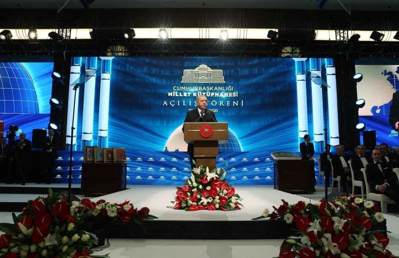 Dnya Kitapl'nda, aralarnda zbekistan, Hindistan, ili, Fransa, in ve Belarus'un da bulunduu baz lkelerin kitaplarn, bu lkelerin bykelileri ve temsilcileri bizzat Cumhurbakanl Klliyesi'ne gelerek teslim etti. Fransa Cumhurbakan Emmanuel Macron ise zel temsilcisini gndererek, Fransa Milli Ktphanesi ile ortak almalar yaplabileceini Trk yetkililere iletti.  