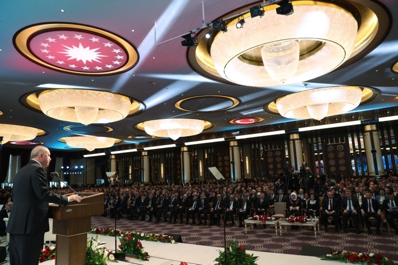 Ktphane hizmetlerinin yan sra yaam boyu eitim merkezi olmas da hedeflenen ktphanede, ocuk, gen ve yetikinlere ynelik yapay zeka, siber gvenlik, artrlm gereklik, kodlama gibi kurslar ve eitim faaliyetleri de dzenlenecek.  