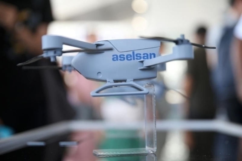                                                                 Nano �HA Proje Y�neticisi Yusuf Ziya Kotil, 'Asgari 25 dakika havada kalma s�resine sahip. 1,5 kilometre mesafeden ger�ek zamanl� g�r�nt� aktarma kabiliyeti bulunuyor. Bunlara ilave di�er �zellikleriyle kendi boyut ve a��rl�k limitleri dahilinde piyasadaki emsal �r�nlere k�yasla performans �zelliklerinin daha iyi oldu�unu s�yleyebiliriz.' ifadelerini kulland�.                                                        