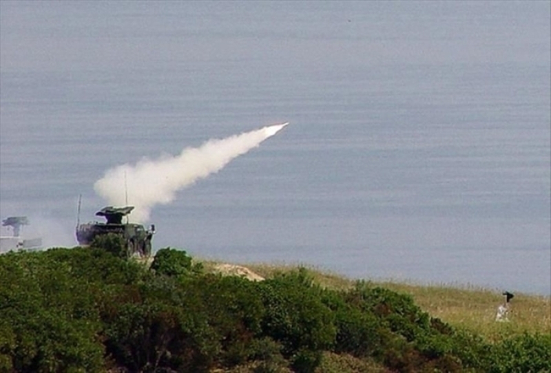                                                                 YERL� F�ZE S�STEM� 'S�PER' ���N �LK ADIM <br><br> Milli Savunma Bakanl��� Halkla �li�kiler Daire Ba�kanl���nca 2018 i�inde ve y�l sonundan itibaren bug�ne kadar ge�en s�rede meydana gelen olaylarla ilgili bilgilendirme toplant�s� d�zenlendi. <br><br> Milli Savunma Bakanl���'nca haz�rlanan metni okuyan Tan�t�m Subay� Deniz Binba�� Nadide �ebnem Aktop, yerli ve milli uzun menzilli hava ve f�ze savunma sistemi Siper i�in ilk ad�m�n at�ld���n� s�yledi                                                        