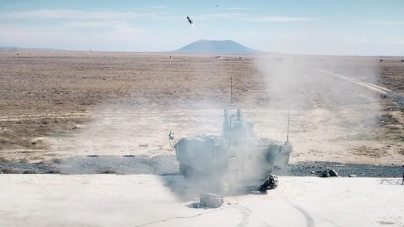                                                                 OMTAS F�ZES�YLE YAPILAN �LK ATI�TA HEDEF BA�ARIYLA VURULDU<br><br> Savunma Sanayii Ba�kanl���, Silah Ta��y�c� Ara�lar (STA) projesi kapsam�nda FNSS'in geli�tirdi�i 'Kaplan' arac�ndan 4 kilometre menzile sahip Orta Menzilli Tanksavar Silah Sistemi (OMTAS) f�zesiyle yap�lan ilk at��ta hedefin ba�ar�yla vuruldu�unu duyurdu.                                                        