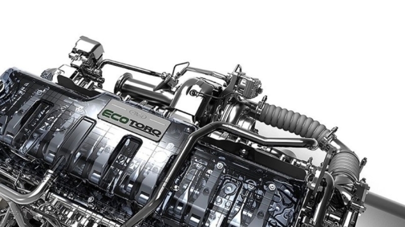                                                                 MOB�L �STASYON VE YERL� MOTOR TSK ENVANTER�NDE<br><br>  Yerlilik oran� y�zde 93 olan Bayraktar TB2 i�in geli�tirilen mobil yer kontrol istasyonunda lastikten motora, kald�rma mekanizmas�ndan elektronik donan�m ve yaz�l�ma kadar milli �r�nler tercih edildi. <br><br> Baykar, mobil yer kontrol istasyonu i�in T�rkiye'de s�f�rdan geli�tirilip �retilen ilk kamyon motoru olan ve Sanayi ve Teknoloji Bakanl��� Ar-Ge deste�i de alan Yeni Nesil Ecotorq'un (Ecotorq Euro 6 motor, 330 beygir) kullan�ld��� Ford Otosan'a ait bir kamyon se�ti. <br><br> Mobil yer istasyonuyla birlikte bu motor da ilk kez T�rk Silahl� Kuvvetleri envanterine girdi. <br><br> Mobil yer istasyonu, T�rkiye’nin ard�ndan Bayraktar TB2'nin ilk kez ihra� edildi�i Katar'da da kullan�lacak.                                                        