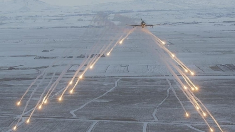                                                                 ROKETSAN, T�B�TAK SAGE ile Makina ve Kimya End�strisi Kurumuna ait roket ve m�himmatlar u�akta kullan�labilecek. <br><br> H�rku�-C, geli�tirmeler tamamland���nda kendi s�n�f�nda d�nyadaki benzer u�aklarla rekabet edebilecek ve maliyet etkinli�iyle pek �ok �lkenin talep edece�i bir platform haline gelecek.                                                        