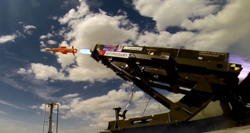                                                                 H�SAR F�ZELER� <br><br> T�rk Silahl� Kuvvetleri, askeri �s, liman, tesis ve birliklerin hava tehditlerinden korunmas� amac�yla de�i�en at�� kontrol ve komuta kontrol altyap�lar�na uyumlu �ekilde Hisar F�zelerini tasarlad�.                                                         