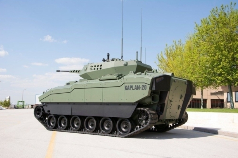                                                                 KAPLAN, balistik malzemelerden, balistik kaynak tekni�i ile birle�tirilerek imal edilir. G�vde; su s�zd�rmaz olup, kapaklar ve tapalar su s�zd�rmaz contal�d�r. G�� grubu kabini ile geni�letilmi� s�r�c� b�lmesi arac�n �n k�sm�nda yer al�rken; ni�anc� ve komutan mahalleri arac�n orta k�s�mda bulunur.                                                        