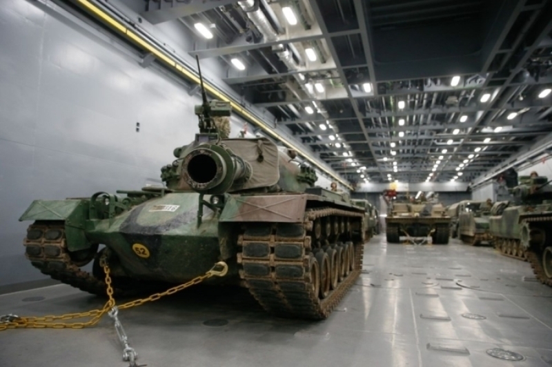                                                                 Y�zde 72'lik millilik oran�na sahip Bayraktar, tek tekneli, deplasman tipi ve tamamen �elik konstr�ksiyon olarak in�a edildi. �st binas� balistik korumal� olan gemi, n�kleer, biyolojik ve kimyasal sald�r�lar i�in tam personel korumas�na sahip bulunuyor.                                                       