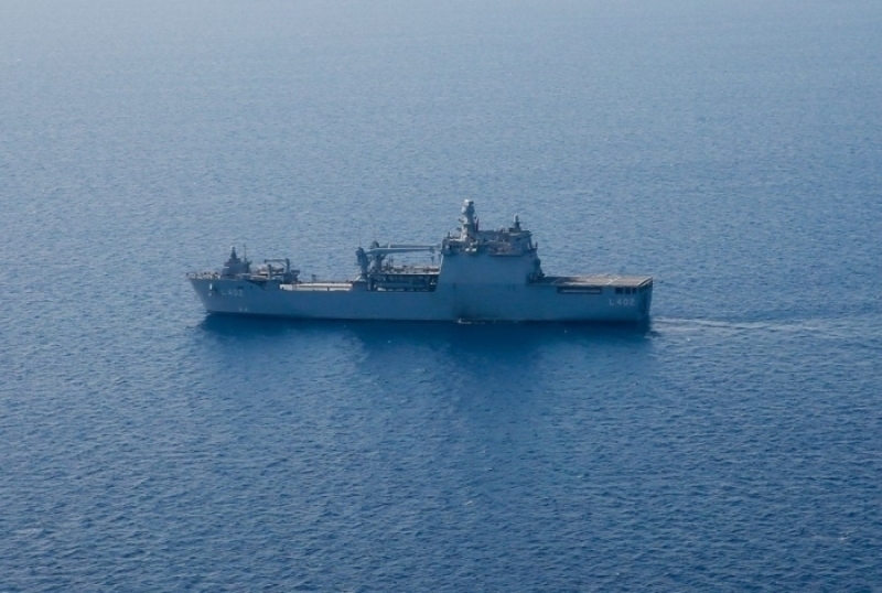                                                                 TCG Bayraktar, T�rkiye'de �zel sekt�r tersanelerince in�a edilen en b�y�k ve ileri teknolojiye sahip harp gemisi �zelli�i ta��yor. S�n�f�nda d�nyan�n en b�y��� olan geminin boyu 139 ve eni 19,60 metre, bir tabur asker ve 13 tank ta��yabiliyor.                                                        