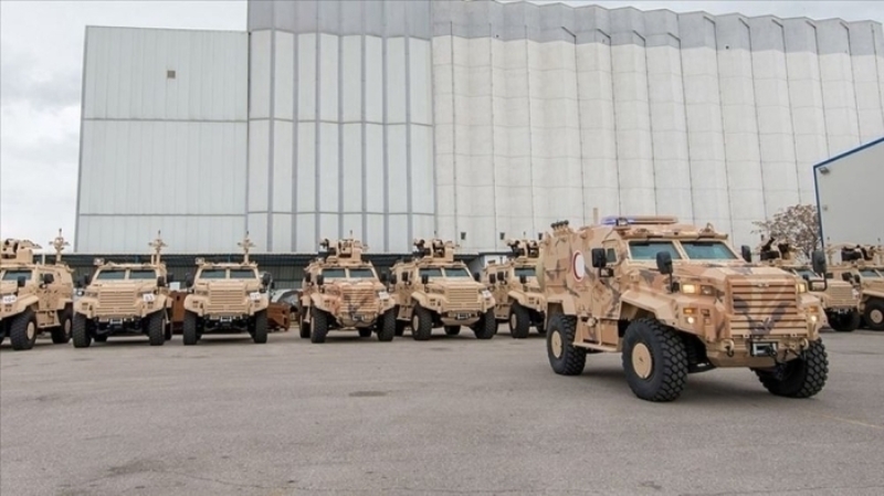                                                                 T�RK ZIRHLISI HAYAT KURTARACAK <br><br> T�rk savunma sanayisinin yurt i�inde ve d���nda ilgili g�ren Ejder Yal��n 4x4 Z�rhl� Muharebe Arac�, g�venlik g��lerini koruman�n yan�nda ambulans  olarak hayat kurtaracak.                                                        