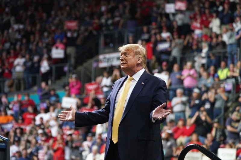 Trump'n  'Once Upon a Time in Hollywood' filmindeki performansyla 'En yi Yardmc Erkek Oyuncu' dalnda ilk Oscar alan nl oyuncu Brad Pitt'i de eletirdi.