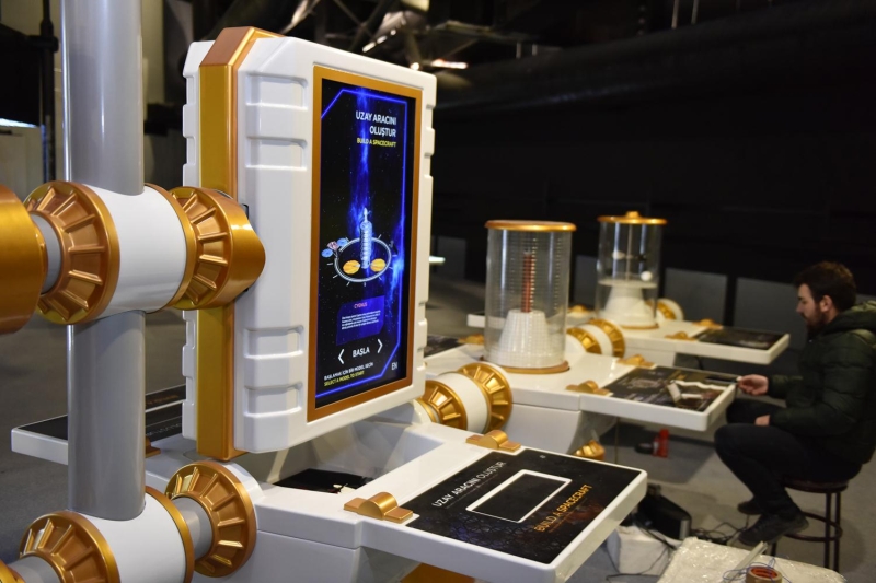 Bu hedef belirlediinde yaptklar aratrmada, dnyadaki ilk 10 ekonomisine sahip lkelerin uzay ve havaclkta da ayn sralamada yer aldn fark ettiklerini anlatt.