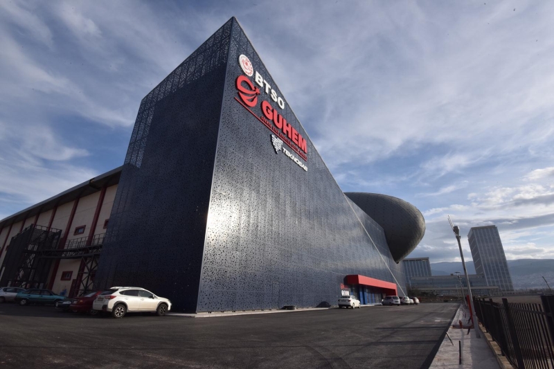 'Bugn genlere sorulduunda kariyer planlamasnda ok farkl meslekler karmza kabiliyor ama astronot, kozmonot ve uzay bilimleriyle alakal alanlar maalesef ok fazla karmza kmyor. Aslnda bu merkezlerin ana amac genlere, yeni nesle bu alanlar da gsterip bu alanlarla ilgili onlarn meraklarn uyandrmak. GUHEM, yetenei olan kiileri de bu alanlara ynlendirecek nemli bir eitim merkezi hviyetinde olacak. Ayrca merkez, dnyadaki rnekleriyle bire bir ayn olacak. Bu konuda yurt dndaki merkezlerle ciddi i birliklerimiz var. zellikle Trkiye'de kurulmasn ok arzu ettiimiz Trkiye Uzay Ajans ile de ok yakn ilikilerimiz var. GUHEM, Trkiye Uzay Ajansnn da en nemli merkezlerinden biri olacak. Bu almalar lkemizin hedefleri dorultusunda koordinasyon iinde yrtlyor.'