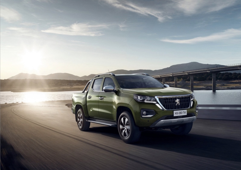 MOTORLAR  150 hp gce, 350 Nm torka sahip 1.9 litre dizel bir motor kullanaca aklanan Landtrek’in 6 vitesli dz anzman kullanaca aklad. Markadan yaplan aklamaya gre, bu motorun fabrika yakt tketim verisi ise 7.8L / 100km'de bulunuyor.   