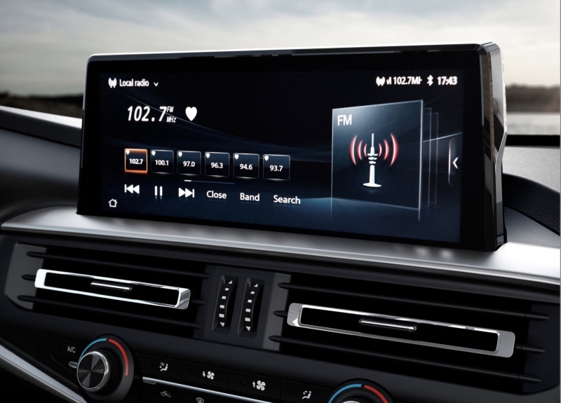 Gvenlikte 6 hava yastna yer veren Landtrek’te ESP, ASR, Rmork Dn Kontrol ve Yoku ni Kontrol gibi yeni teknoloji sistemler yer alyor .