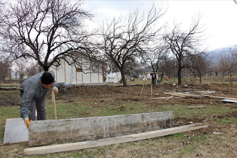 Arazisi ierisinde yaplan evden memnun olduklarn dile getiren kyllerden Ramazan Ernek, 