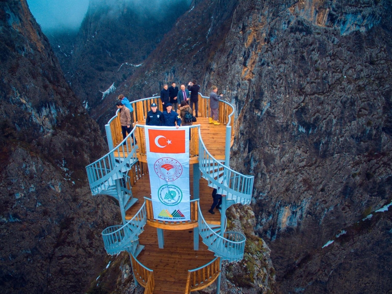 DKMP 10. B�lge M�d�r� Hasan Ba�yi�it ise K�re Da�lar� Milli Park�'n�n kanyonlar�, �elaleleri ve ma�aralar�yla �ok �nemli bir de�er oldu�una dikkati �ekti.  