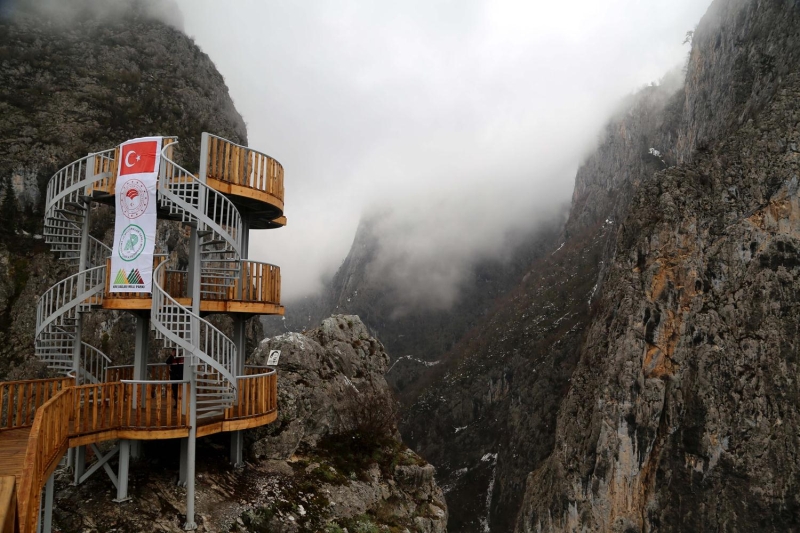 Son yat�r�mlarla b�lgenin tan�n�rl���n�n ve turist say�s�n�n artaca��n� dile getiren Ba�yi�it, yeni projeler yapmaya devam edeceklerini s�yledi.  