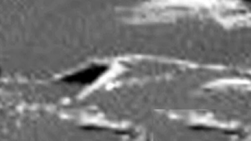   Waring bu iddiann yannda birde, grnty kaydeden NASA aracnn yaknnda, yer alt giriini aan mekanik kol bulunduunu syledi. 