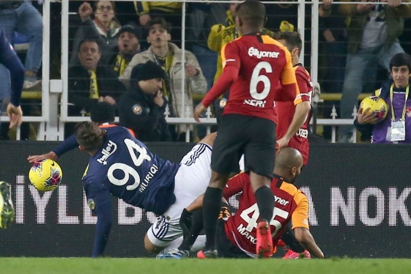 Ben penalt� kararlar� konusunda ayn� fikirde de�ilim. Burada Marcao'nun yapt��� d���n�lmeden yap�lm�� bir hareket mi? Bunu sormak laz�m. Bu pozisyon bence y�zde 51 penalt�.