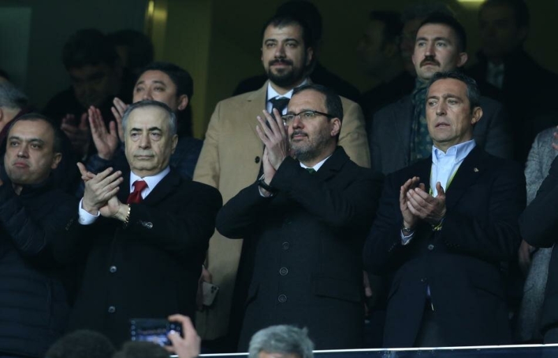 Baz�lar�na s�rpriz geliyor Ali Ko�'un ma� sonundaki tavr�; bana gelmiyor. Ali Ko�, basketbol y�neticisiyken sahaya girdi�i oldu. �nsan�n ruh hali durumdan duruma de�i�ir.