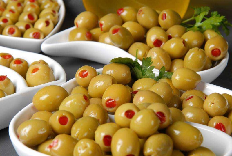  Zeytinin ierisinde de tabii ki ya bulunmaktadr. Fakat zeytinin ierisinde bulunan ya, doymam ya olup, bu tr zararlara neden olmaz, aksine gerekli miktarlarda alndnda olduka da faydaldr. 