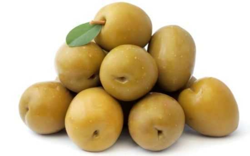  Zeytinin olgunlamas ile renginin bir alakas bulunmamaktadr. Her ne kadar zeytinler yetimeye baladklarnda yeil ve zaman getike siyah rengini alsalar da, baz zeytinler yeil renkte yetimeye balayp yine yeil renkte olgunlam olabilirler. 