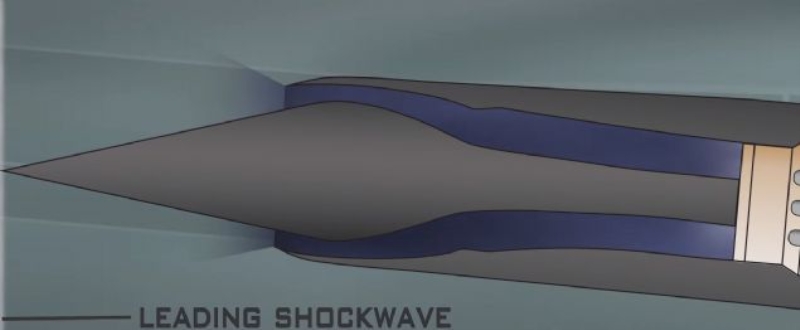 SR-71'in motor girileri hareketli konik bir sivri uca sahip.      