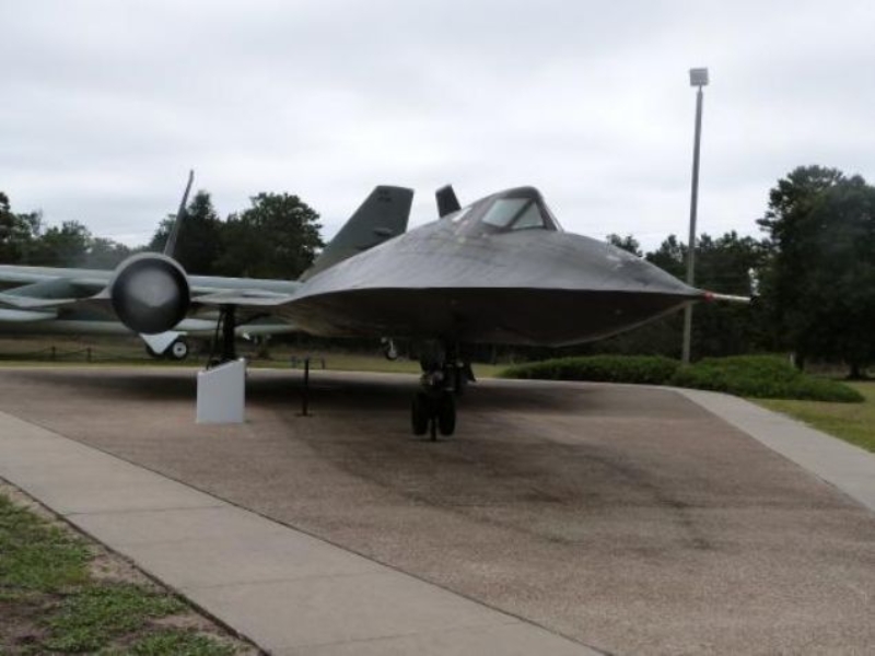 SR-71 iin tasarlanan zel bir yakt kullanarak Mach 3 hzlarnda rahatlkla uabildi.     