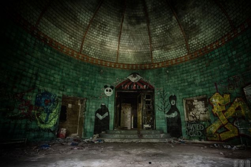 Birinci Dnya Sava srasnda yaralanan Adolf Hitler de bir sre burada tedavi olmutu.   