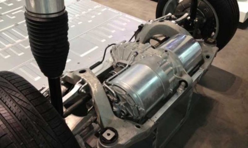 Demir, 'Savunma sanayisinde kullandmz baz rnlerde elektrikli motorlarn geleceini biliyoruz.  Bu konuda gelecee ynelik baz almalarmz var' dedi.          