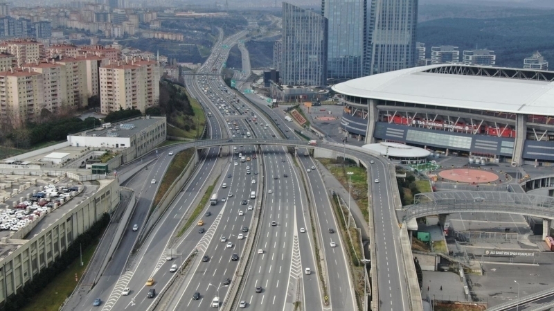 STANBUL'DA 2019'DA TRAFK KAZASI SONUCU 117 K HAYATINI KAYBETT <br><br> stanbul Trafik Denetleme ube Mdrl 2019 ylnda kaza verilerine ait istatistiklere  gre,  stanbul'da 109 lml kazada 117 kii hayatn kaybetti.  Ayn tarih aralnda meydana gelen  16 bin 51 kazada 22 bin 40 kii yaraland.  2016 ylndan bu yana lml kaza oranlarnda ise yzde 60.56 orannda azalma meydana geldi. stanbul'da 2017 yl iinde meydana gelen kazalarda 177 kii 2018 ylnda ise 123 kii hayatn kaybetmiti. 2020 yl iinde ise 21 ubat 2020 tarihi itibariyle 11 lml kazada 12 kiinin hayatn kaybettii 2 bin 97 kazada 2 bin 783 kiinin yaraland renildi.