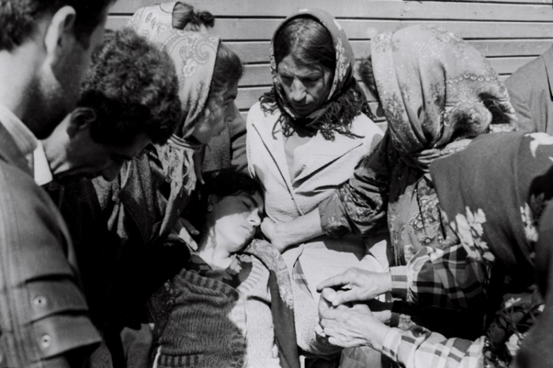 Azerbaycan Parlamentosu Hocal�’da ya�ananlar�n “soyk�r�m” oldu�unu ilan etti. Bug�ne kadar 15 �lkenin parlamentosu ve ABD’nin 16 eyalet meclisi Hocal�’da ya�ananlar� k�nayan ve “soyk�r�m” olarak niteleyen kararlar ald�. Ermenistan ve Azerbaycan aras�ndaki sava� ise 1994 y�l�na kadar s�rd�. �ki taraf aras�nda yap�lan bar�� g�r��meleri sonu�suz kald�.