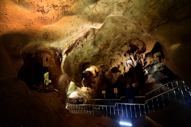 Son y�llarda turistlerin ilgi oda�� haline gelen ma�ara, dokuya zarar vermeyecek �ekilde yap�lan merdivenler, y�r�y�� ve seyir platformlar� ile �zel ayd�nlatmalar�n katk�s�yla da foto�raf tutkunlar�n�n ilgisini �ekiyor.  