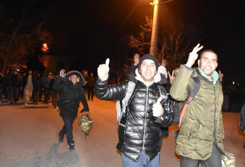 Trk Silahl Kuvvetleri'ne (TSK) mensup askerler Suriye'nin dlib vilayetinde Perembe akam saldrya uram ve Hatay Valisi Rahmi Doan, ilk belirlemelere gre 33 askerimizin ehit olduunu aklamt.