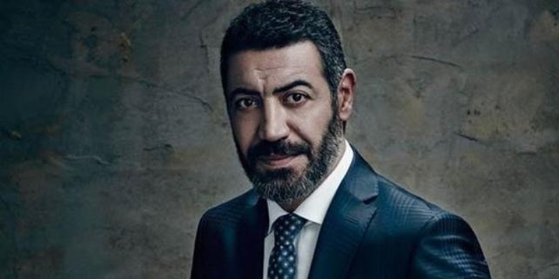 �ark�c� Hakan Altun, sosyal medya payla��m�nda, '�ehit d��en askerlerimize Allah'tan rahmet, ac�l� ailelerine sab�r, yaral�lar�m�za acil �ifalar diliyorum. Y�ce T�rk milletimizin ba�� sa� olsun.' ifadelerine yer verdi.  