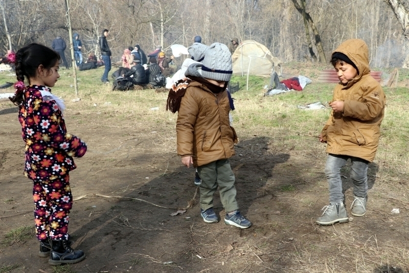 Pazarkule S�n�r Kap�s�nda d�zensiz g��menlerin bekleyi�i  de devam ediyor.